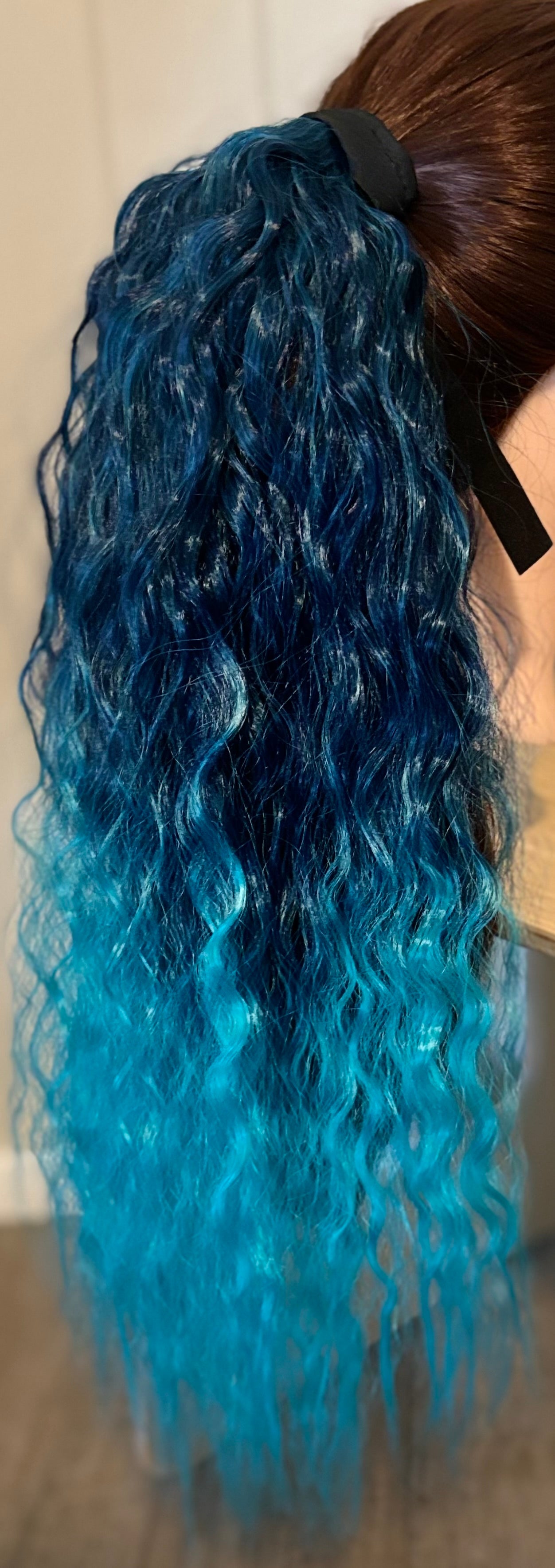 Clip in hair extension - Bluey